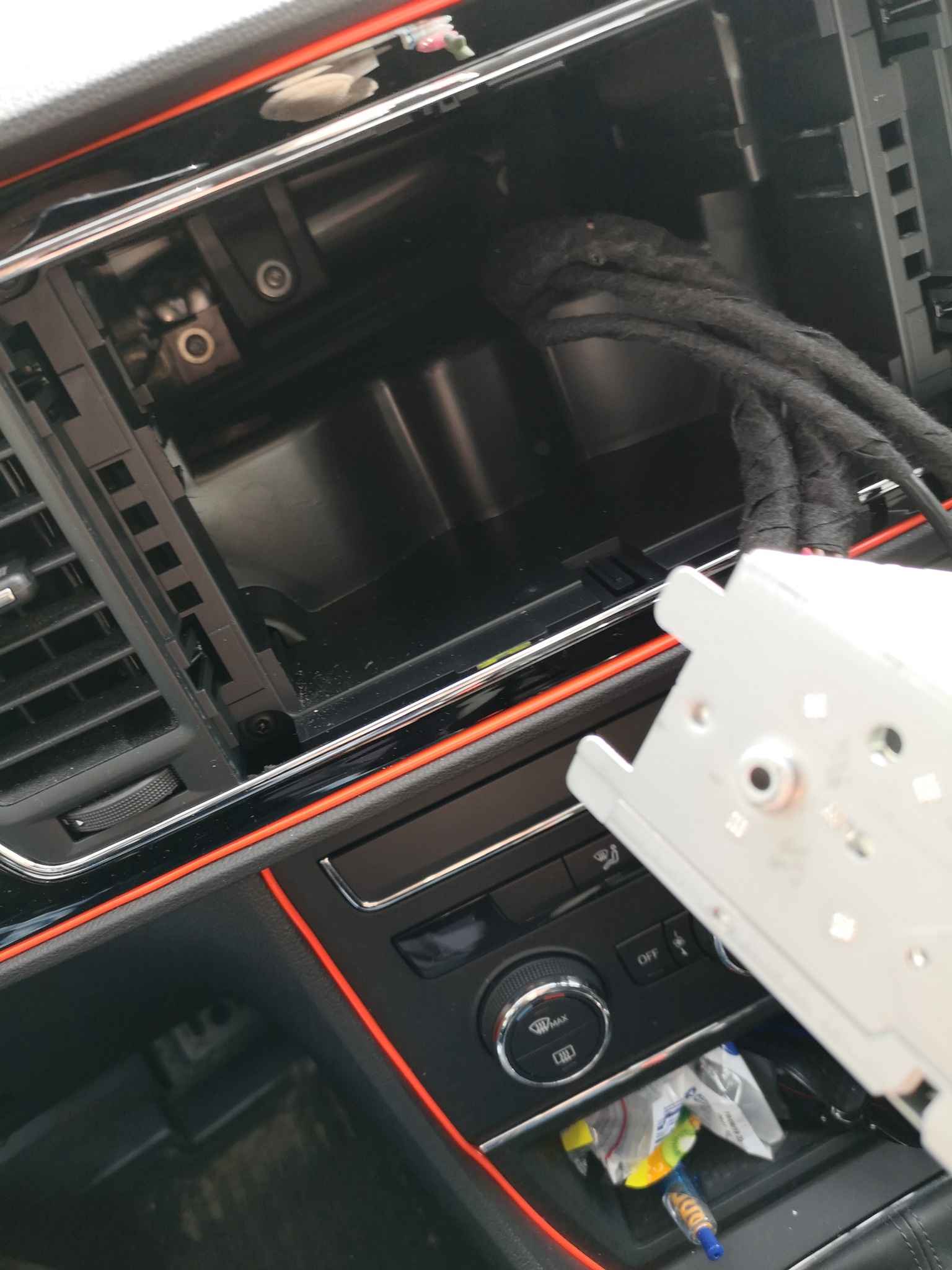 Seat Leon 5F mit Werksradio ausbau2_27_11zon