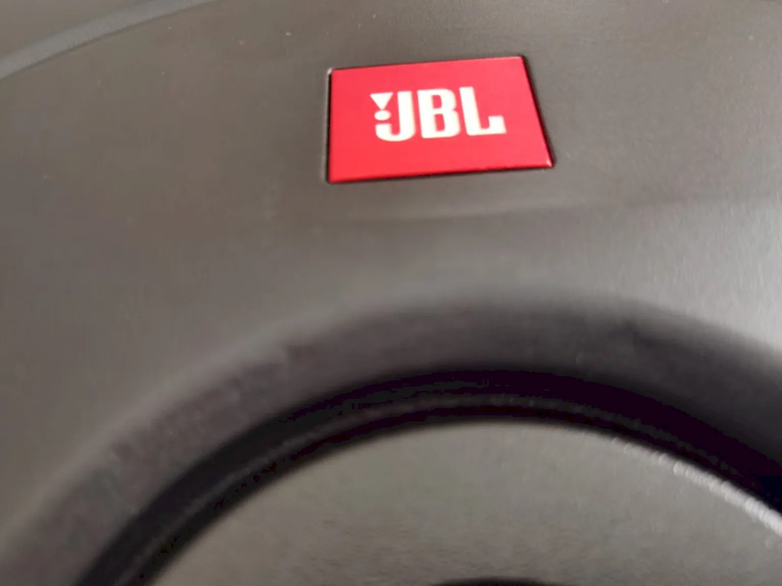 JBL Basspro Hub Subwoofer K951642 Logo