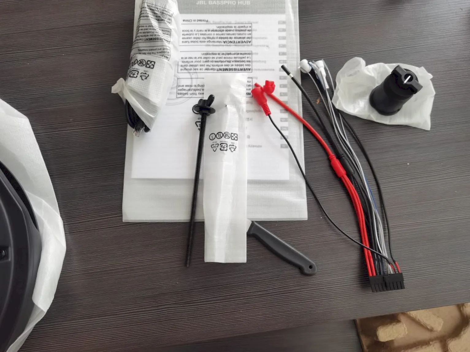 JBL Basspro Hub Subwoofer K951642 mit geliefertes Kabel Zubehör