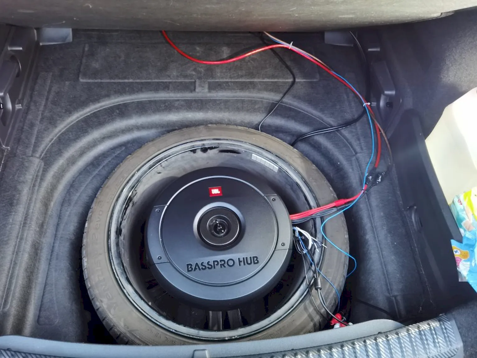 JBL Basspro Hub Subwoofer K951642 passt perfekt in die Alufelge
