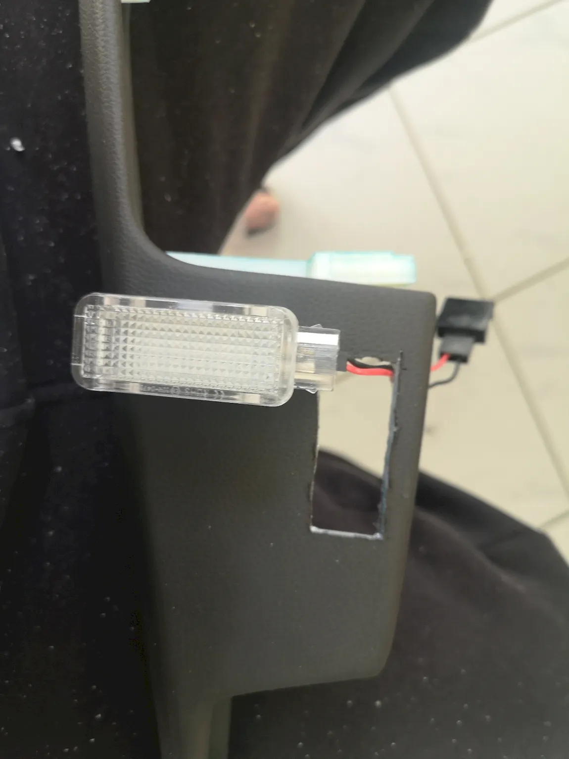Türgriff – verkleidung Seat Leon 5F mit eingebauten Lichtfach 13