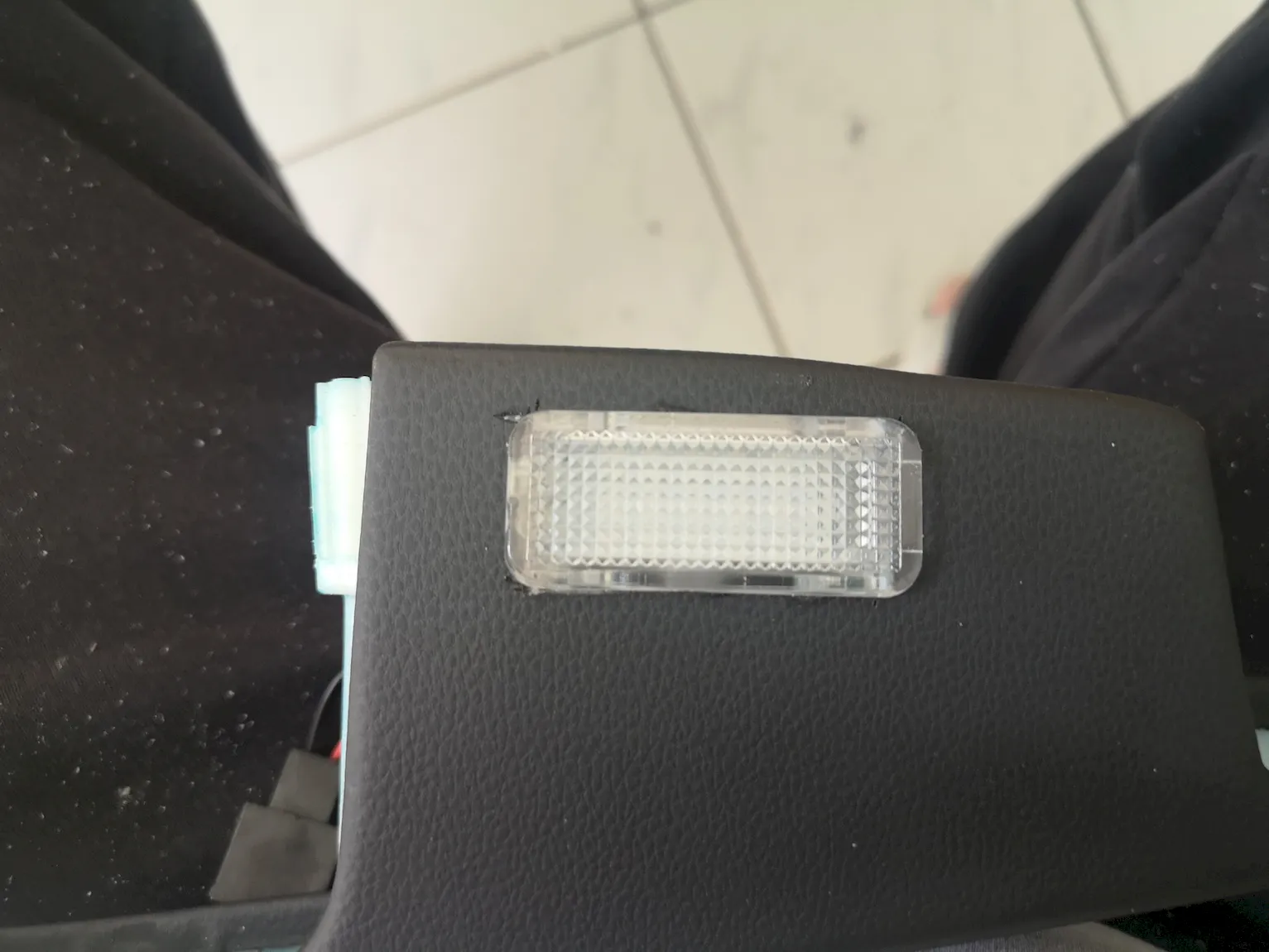 Türgriff – verkleidung Seat Leon 5F mit eingebauten Lichtfach 14