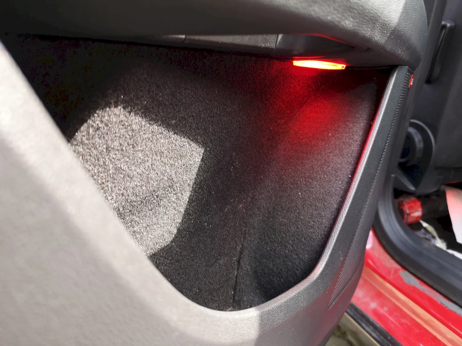 Türgriff – verkleidung Seat Leon 5F mit eingebauten Lichtfach 8